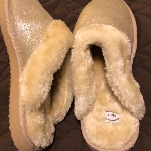 GAP SLIPPERS - METALLIC - FUR SLIDES - women’s size 9/10 - #213 - Picture 13 of 14